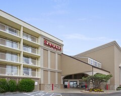 Hotel Ramada Plaza Nags Head Oceanfront (Kill Devil Hills, USA)