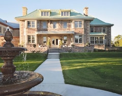 Guesthouse Manoir Chamberland (Montebello, Canada)