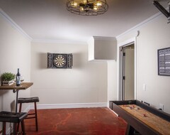 Cijela kuća/apartman Brand New! Luxury 3 Bedroom Chateau: Forest Views, Fire Pit, Game Room (Lake Arrowhead, Sjedinjene Američke Države)