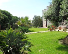 Koko talo/asunto Favignana House With Garden (Favignana, Italia)