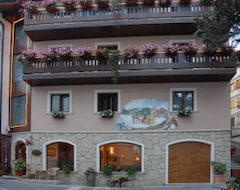 Khách sạn Lo Scoiattolo (Roccaraso, Ý)