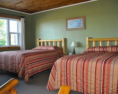 Hotel The Voyageurs Lodge (Batchawana Bay, Canada)