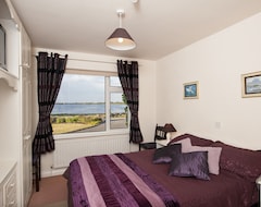 Otel The Waterfront House Country Home (Oughterard, İrlanda)
