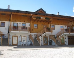 Hotelli Agriturismo Pisani (Brez, Italia)