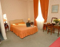 Hotel Citotel Le Volney (Saumur, France)