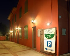 Hotel Motel 70 (Monticelli d'Ongina, Italy)
