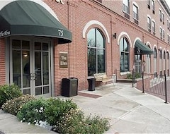 The Elms Hotel (Oxford, USA)