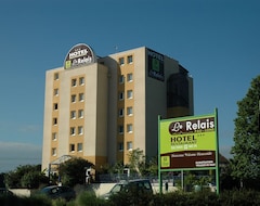 Otel Le Relais Pau Lons (Lons, Fransa)
