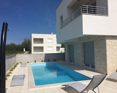 Casa/apartamento entero Apartment 80 Square Meter Oceanfront Heated Pool And Boat (Privlaka, Croacia)