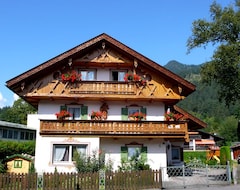 Cijela kuća/apartman Cosy Non-skmoking Flat. Calm And Centrel Location. 100m To Bakery And Newspaper (Garmisch-Partenkirchen, Njemačka)