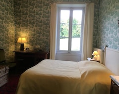 Hotel Chateau De La Ville-hue (Guer, France)