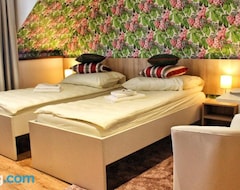 Apart Otel Twin Room In Apartments 461, Room No. 7 (Šlapanice, Çek Cumhuriyeti)