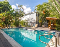 Khách sạn Charming Tropical Getaway W/ Shared Pool, Sundeck, And Bar - Near Duval Street (Key West, Hoa Kỳ)