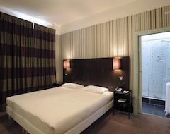 Hotel Grand  Tours (Tours, France)