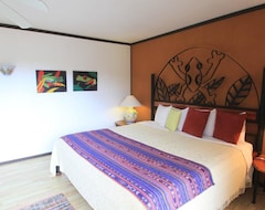 Hotelli Lucky Bug Bed And Breakfast (Tilarán, Costa Rica)