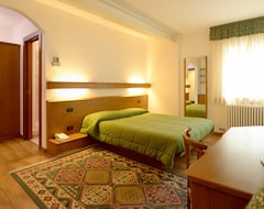 Hotel Compet (Vignola Falesina, Italy)
