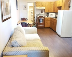 Entire House / Apartment Cozy Walk-up 5 Min To Main Run On Ski Hill In Great Location (Kimberley, Canada)