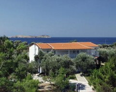 Apart Otel Mathios House (Astris, Yunanistan)