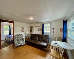 Entire House / Apartment Cottage Cove · Lake Huron Beach Cottage No. 1 (Oscoda, USA)