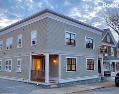 Hotel Holiday Home In Core Area Of Newport (Newport, USA)