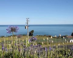 Entire House / Apartment Seaview Cottage. A Cosy Relaxing Cottage, Close To Mokau. (Mokau, New Zealand)