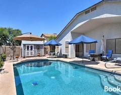 Hele huset/lejligheden Glendale Home With Pool - Walk To Nfl And Nhl Games! (Glendale, USA)