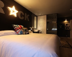 Hotel Apartamentos Rock Star (Taboadela, İspanya)