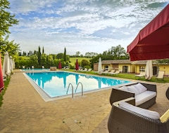 Otel Beautiful house on a small holiday park with large swimming pool near Pisa (Capannoli, İtalya)