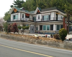 Hotel Sirak Pension (Changwon, South Korea)