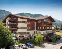Hotel Schwarzer Adler Mit Vilsalpsee Bahnchen (Tannheim, Austria)