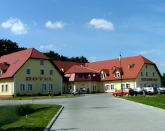 Hotel Magnat (Sadowie, Poland)