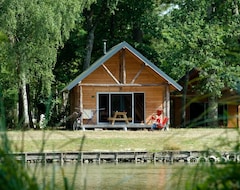 Khu cắm trại Huttopia Lac de Rillé (Rillé, Pháp)