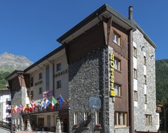 Khách sạn Hotel Tourist (Valtournenche, Ý)
