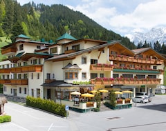 Khách sạn Hotel Larchenhof (Lermoos, Áo)