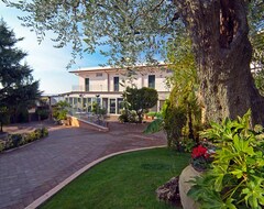 Khách sạn La Chandelle (Massarosa, Ý)