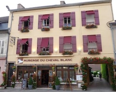 Hotel Auberge Du Cheval Blanc (Avallon, France)