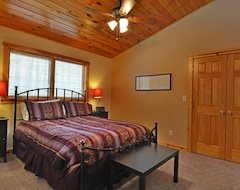Toàn bộ căn nhà/căn hộ Donovans Dacha Three-Bedroom Cabin (McHenry, Hoa Kỳ)