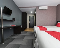 Hotelli RedDoorz Premium near Pantai Losari 2 (Makassar, Indonesia)