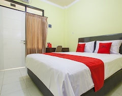Hotel RedDoorz near Petra University 2 (Surabaya, Indonezija)
