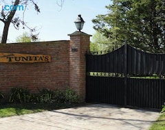 Entire House / Apartment Casa Quinta Tunitas (Coronel Suárez, Argentina)