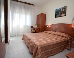 Khách sạn Hotel Ideal Sottomarina (Chioggia, Ý)