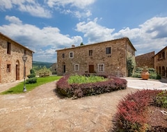 Hotel Rustic Tuscan hamlet with swimming pool, among the Chianti vineyards (Castellina in Chianti, Italy)