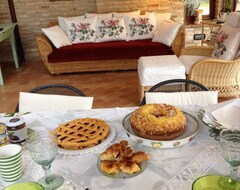 Bed & Breakfast Borgo Latino (Montecosaro, Ý)