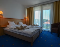 Hotel Holiday Resorts (Balatonszárszó, Hungary)
