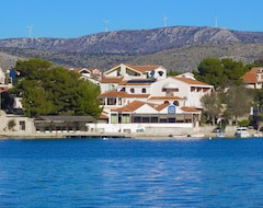 Khách sạn Zlatna Ribica (Šibenik, Croatia)