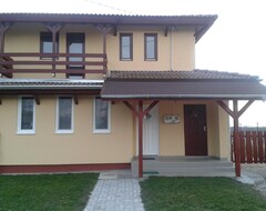 Otel Kinga Nyaralo (Balatonmáriafürdő, Macaristan)