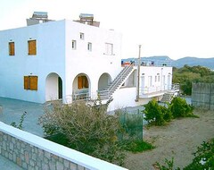 Khách sạn Iremia Rooms (Adamas, Hy Lạp)
