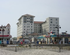 Hotel Condo on Boardwalk/Beach(8th FL - Ocean Views (Pool too! (Ocean City, USA)