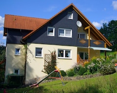 Toàn bộ căn nhà/căn hộ Cosy holiday home at the edge of town with a balcony and large garden (Marktrodach, Đức)