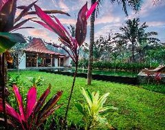 Toàn bộ căn nhà/căn hộ Private Bachfront 2br Villa With Pool - The Melaya Villas (Melawi, Indonesia)